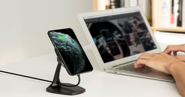 The Benefits of Using a Wireless Charger at the Work Desk?