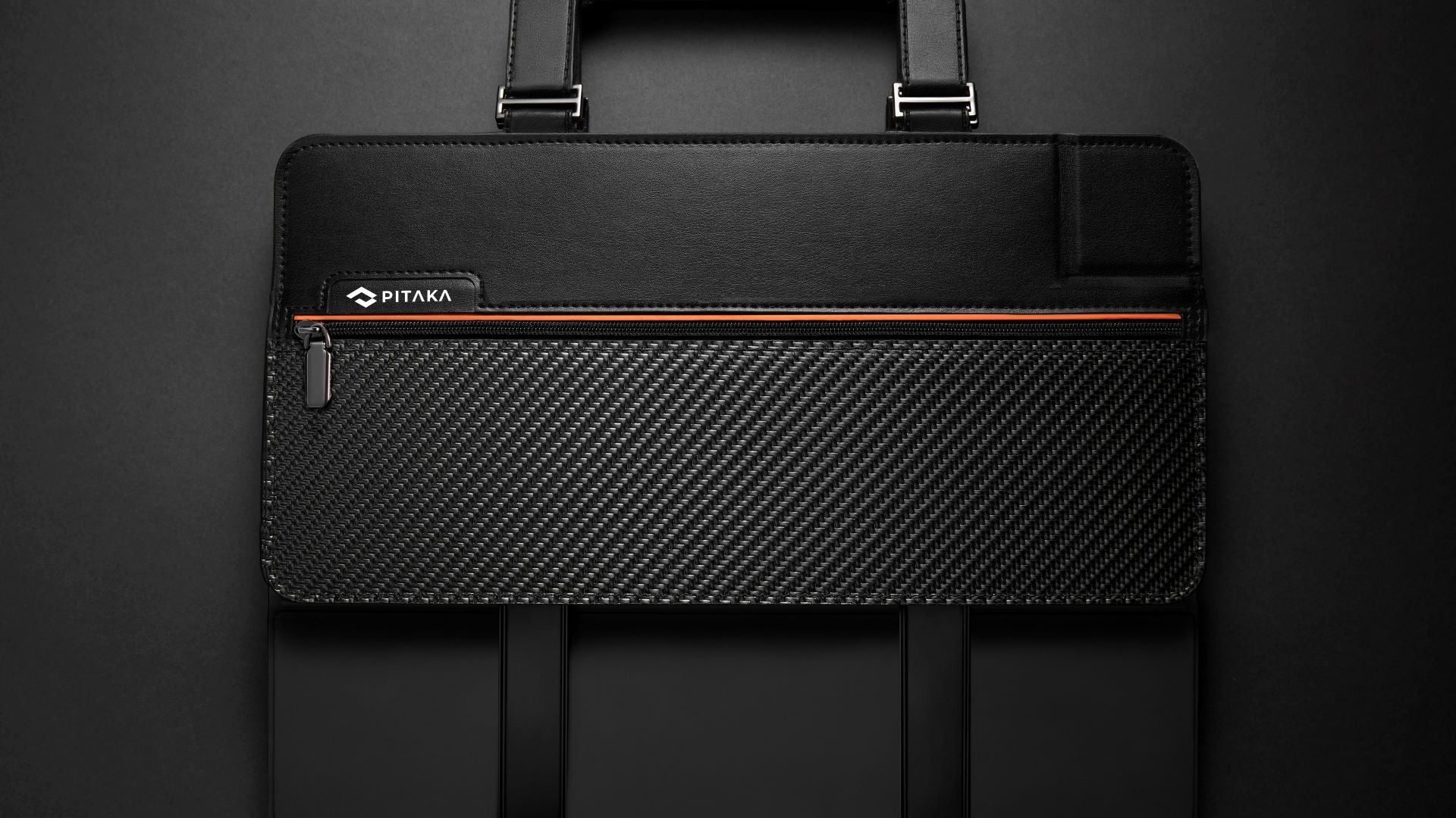 PITAKA x Carbitex: Flexible Carbon Fiber in the Minimalist iPad Bag