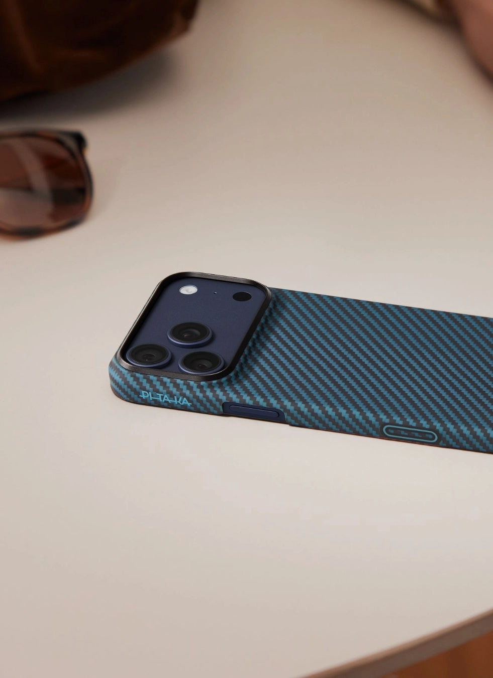 Essential · Black/Blue